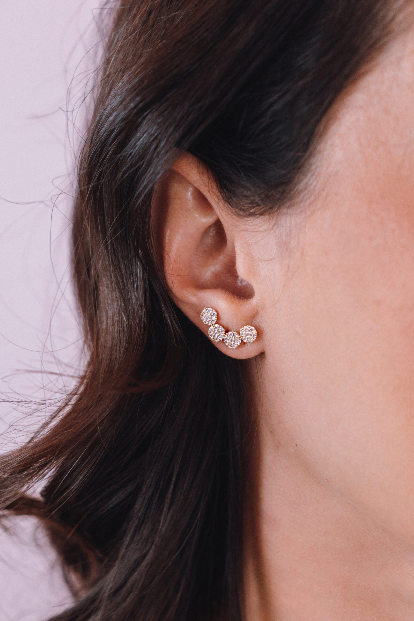 Brinco earcuff círculos cravejados